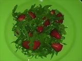 saroglou-rezept-ruccola-salat-erdbeeren-large.jpg